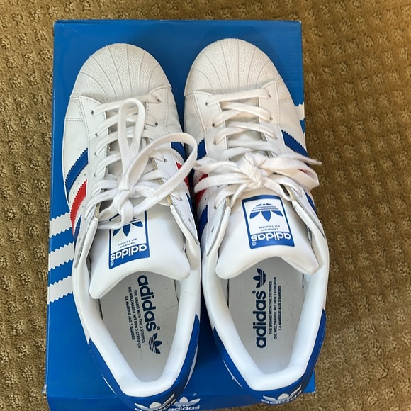 Men’s Adidas Superstar size 10 - Picture 2 of 8